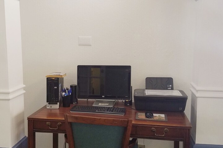 Business Center 16 of 25