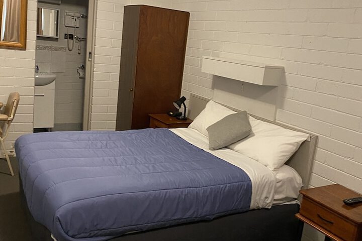 Room 10 of 50