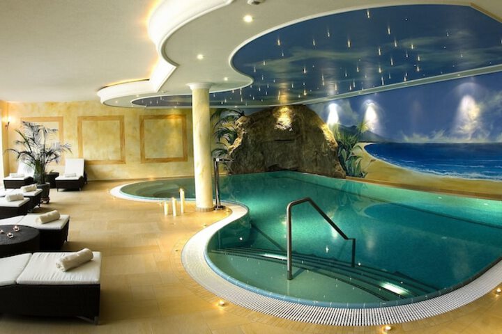 Pool 16 of 43