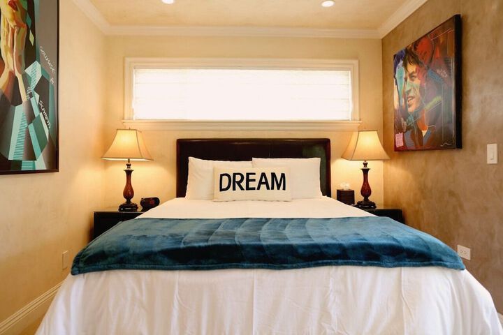 Room 3 of 110