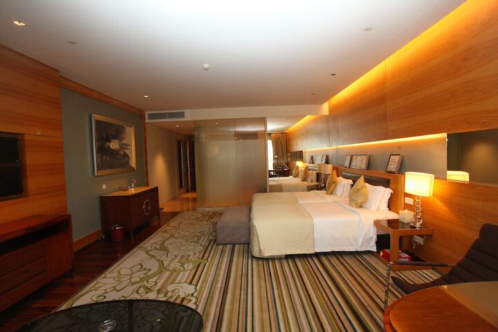 Room 12 of 53