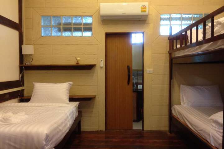 Room 17 of 34