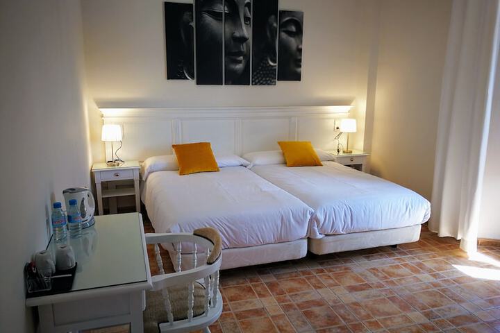 Room 13 of 79
