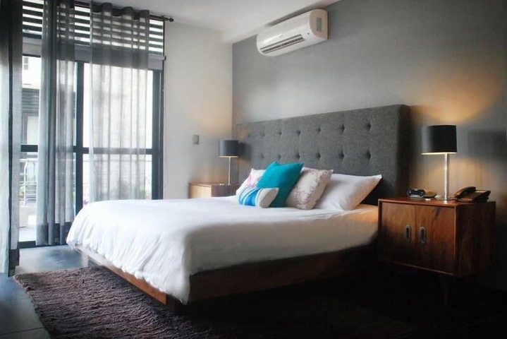 Room 9 of 33