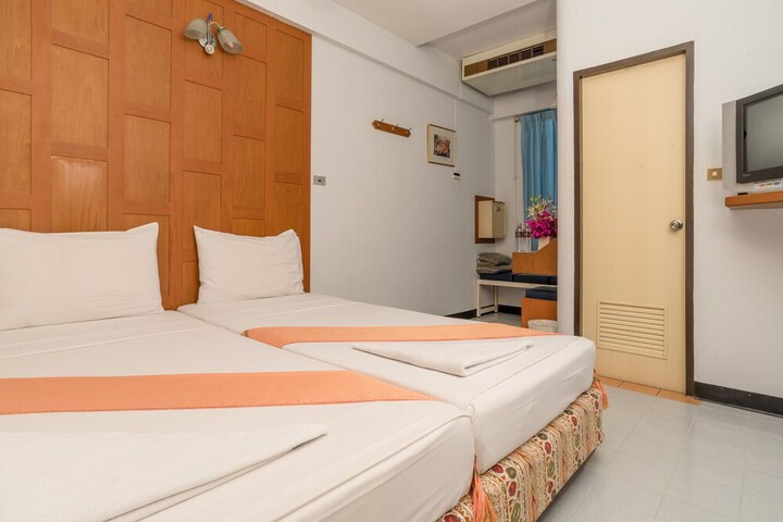 Room 4 of 42