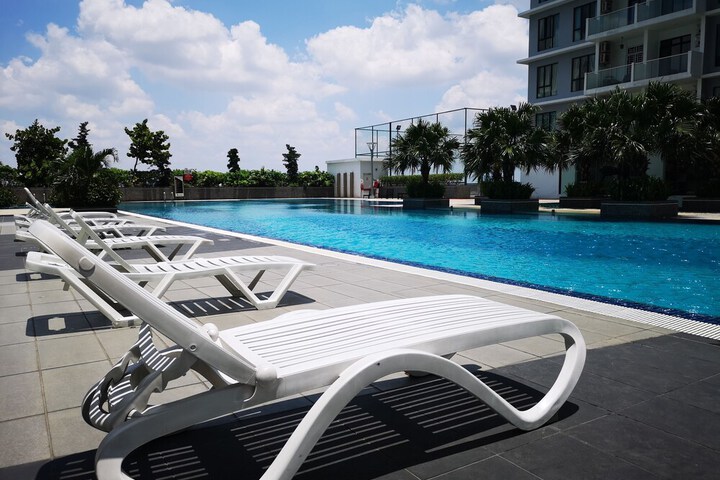 Pool 95 of 106