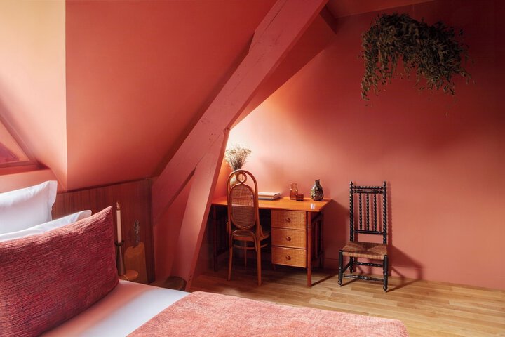 Room 27 of 71