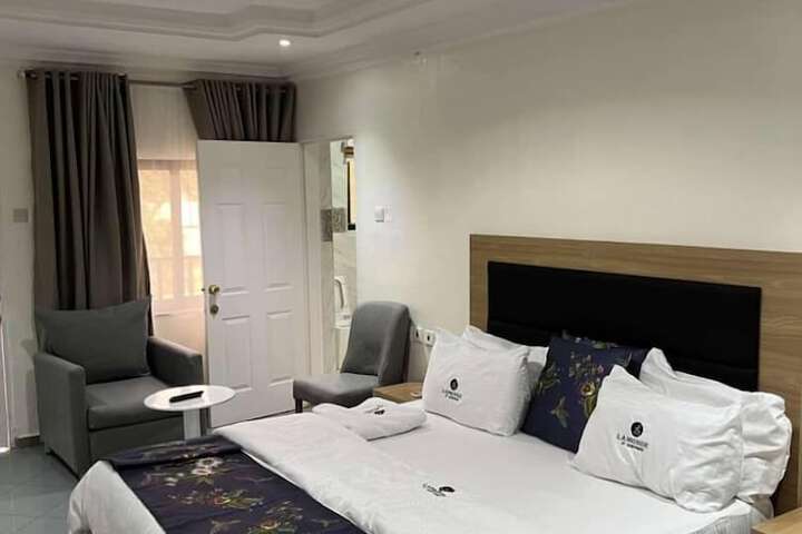 Room 4 of 18