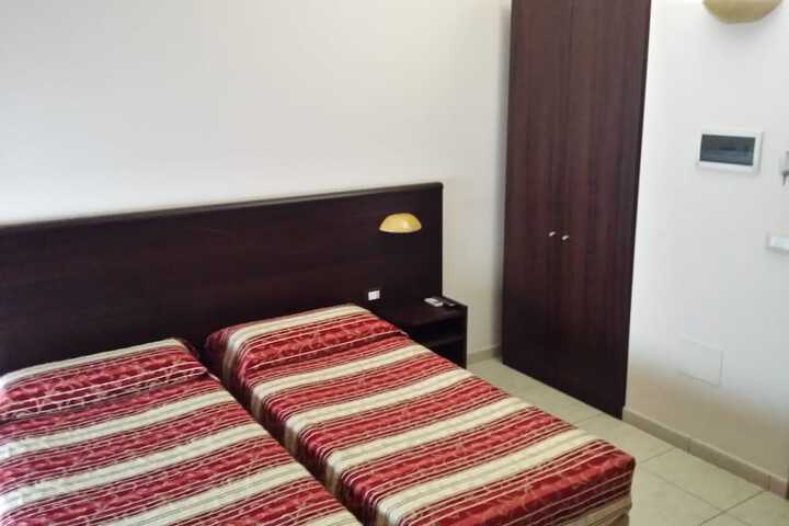 Room 13 of 63