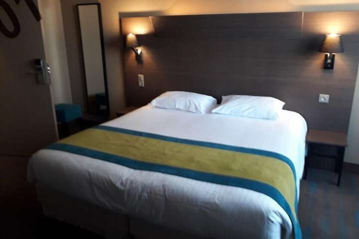 Room 13 of 32