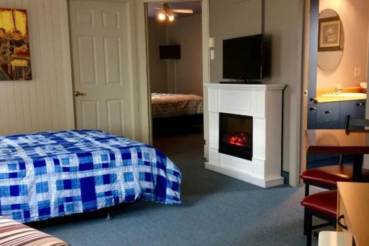 Room 4 of 13