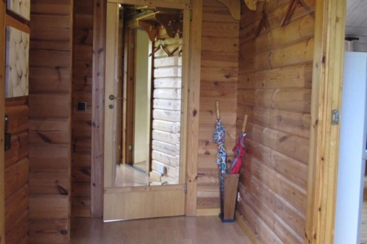 Room 6 of 13