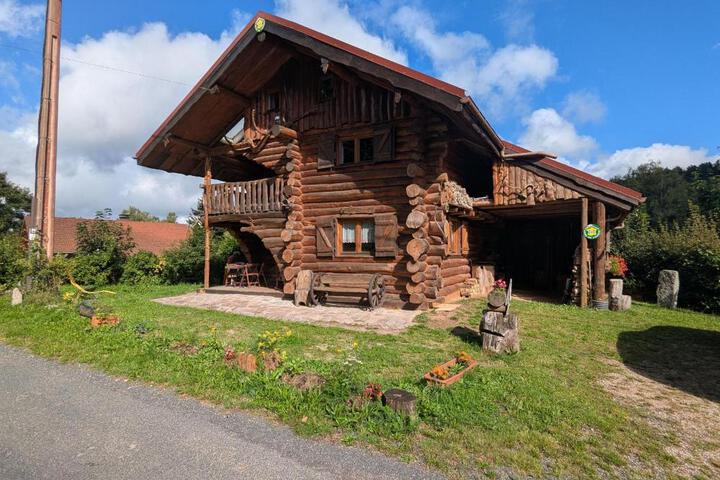 Fuste insolite avec balcon et terrasse dans les Vosges - FR-1-589-241