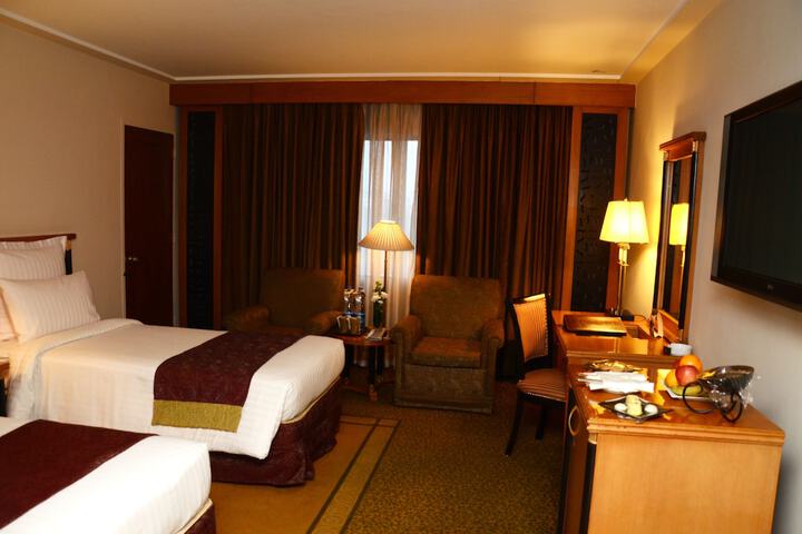 Room 7 of 80