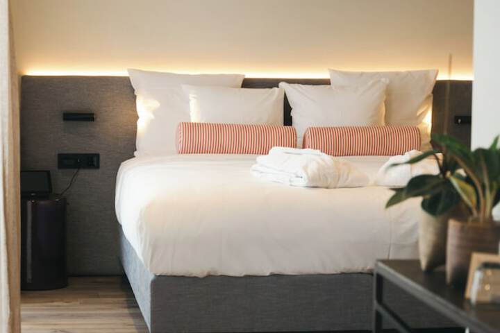 Room 5 of 51