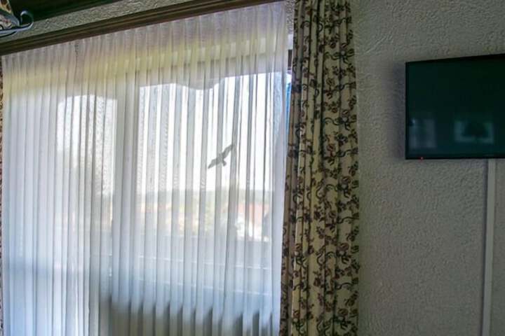 Room 7 of 33