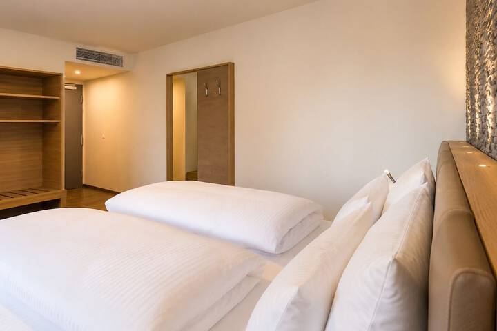 Room 12 of 30