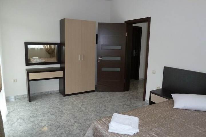 Room 16 of 37
