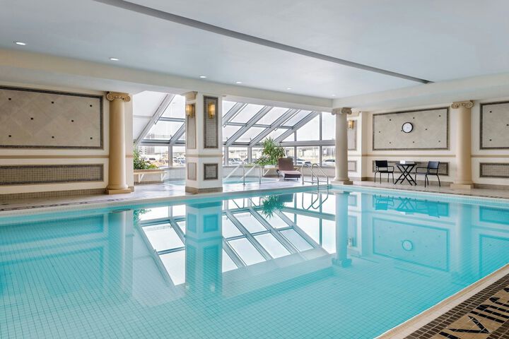 Swimming pool at Sheraton Gateway Hotel in Toronto International Airport