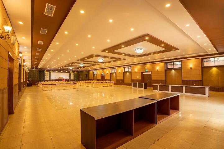 Ballroom/Hall 43 of 58
