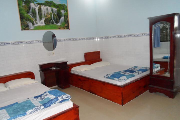 Room 6 of 32