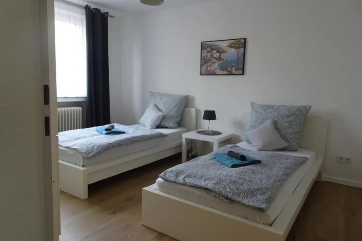 Room 4 of 13