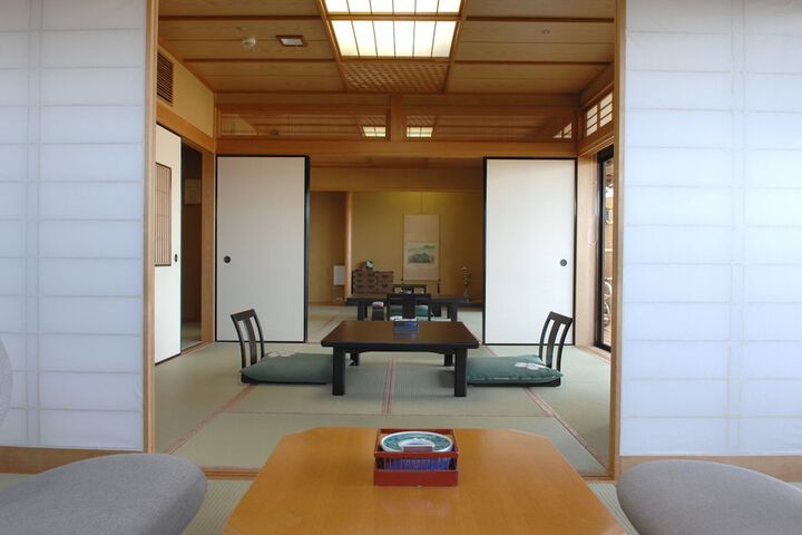 Room 5 of 137