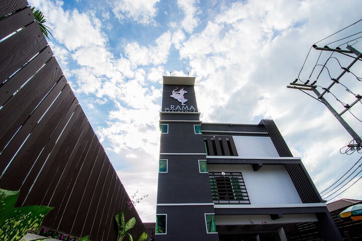 Hotel Exterior 44 of 48