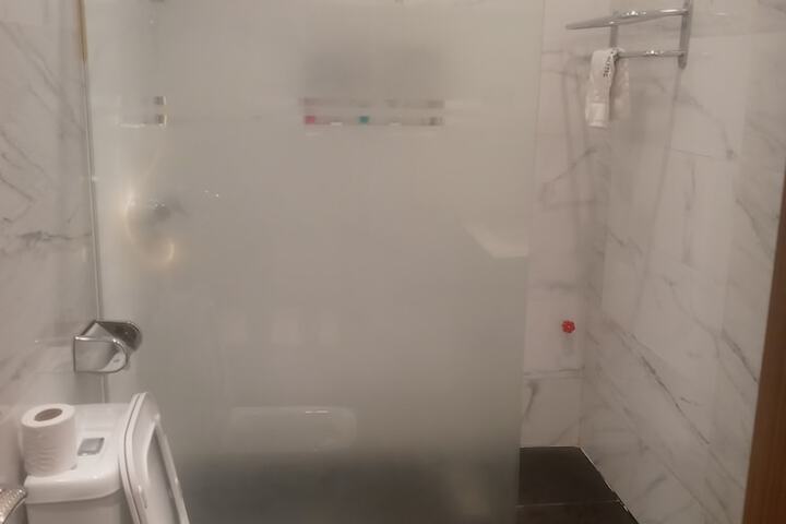 Room 12 of 18