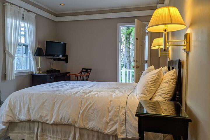 Room 25 of 258