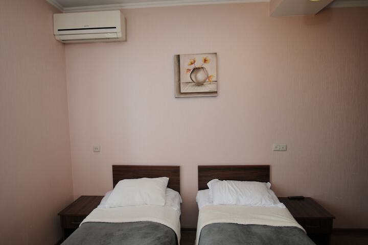 Room 14 of 16