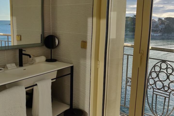 Room 83 of 135