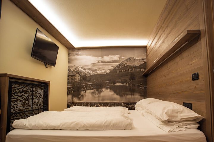 Room 34 of 79