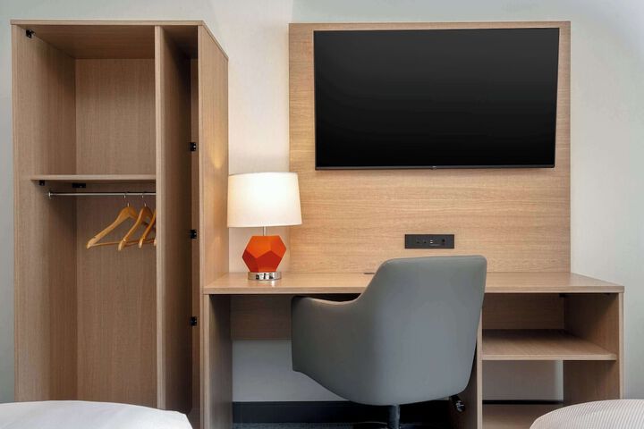 Room 12 of 41