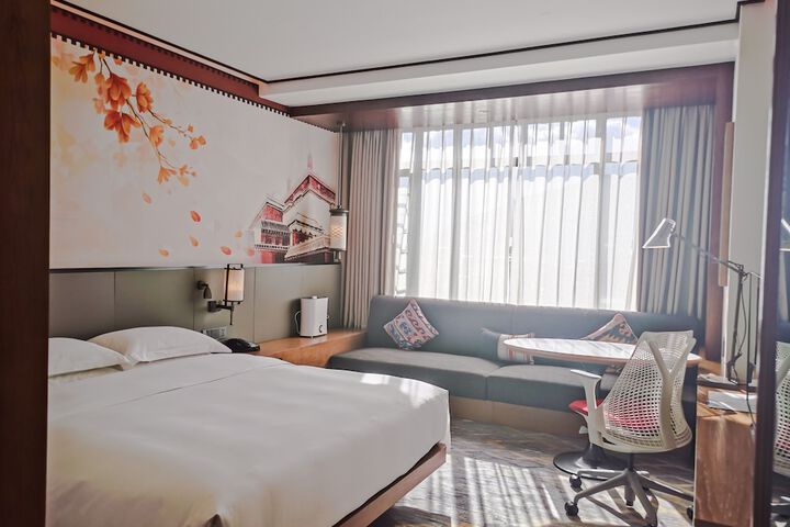 Room 6 of 47