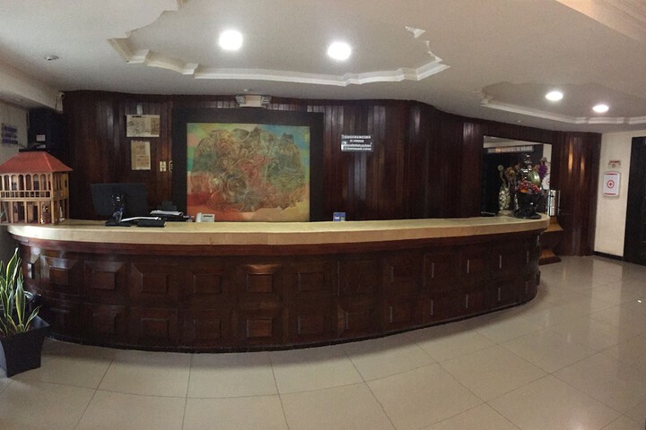 Ballroom/Hall 15 of 16