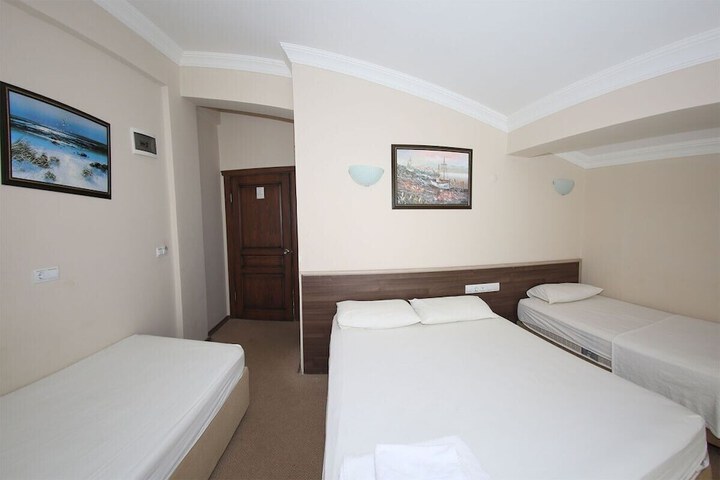 Room 7 of 27