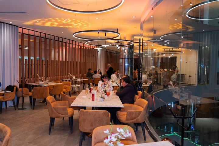 Dining 40 of 57