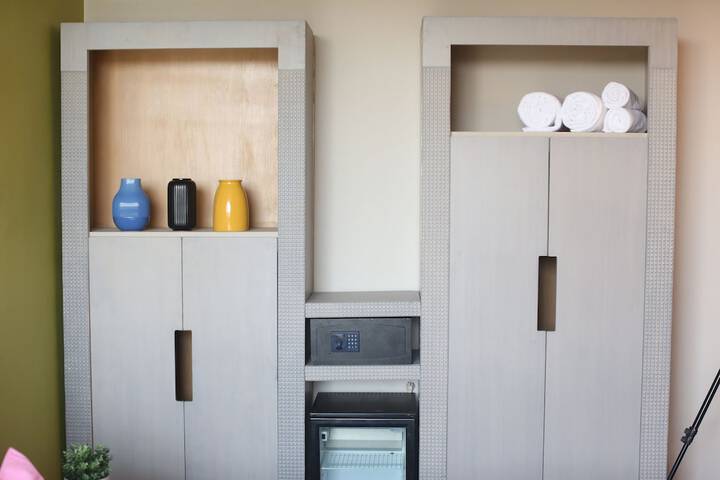 Room 8 of 25