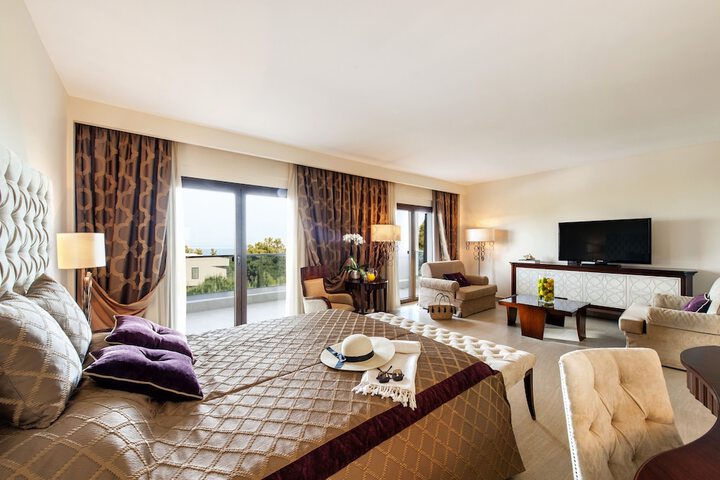 Room 45 of 400