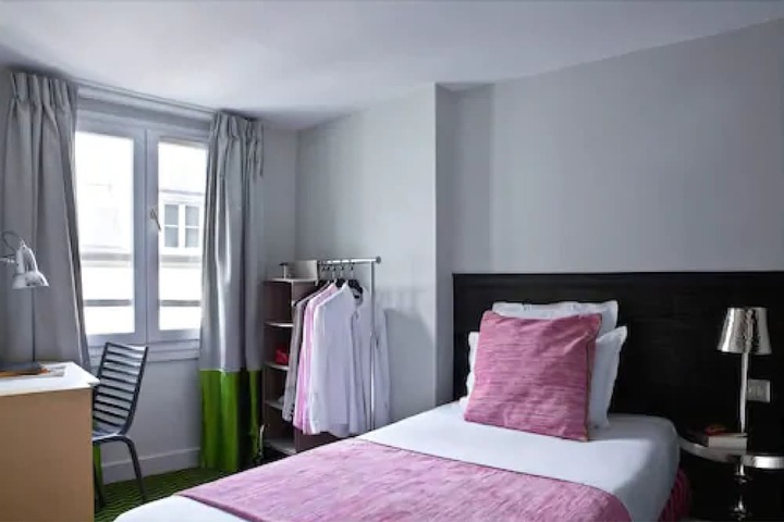 Room 13 of 36