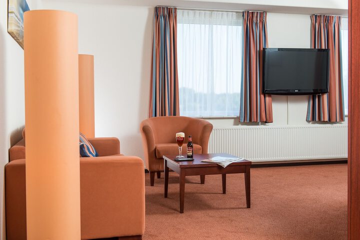 Room 5 of 40