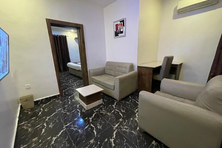 Room 16 of 32