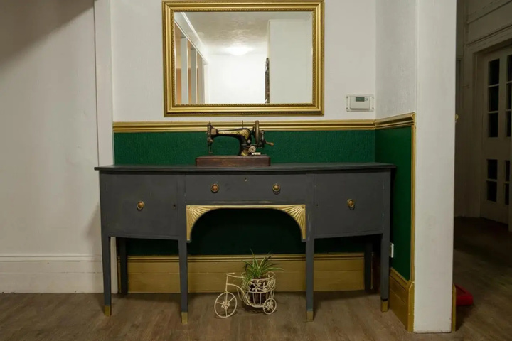 Room 5 of 11