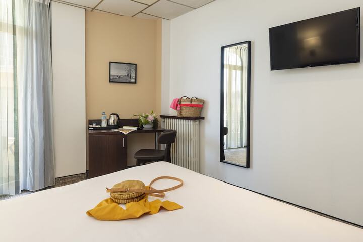 Room 42 of 104