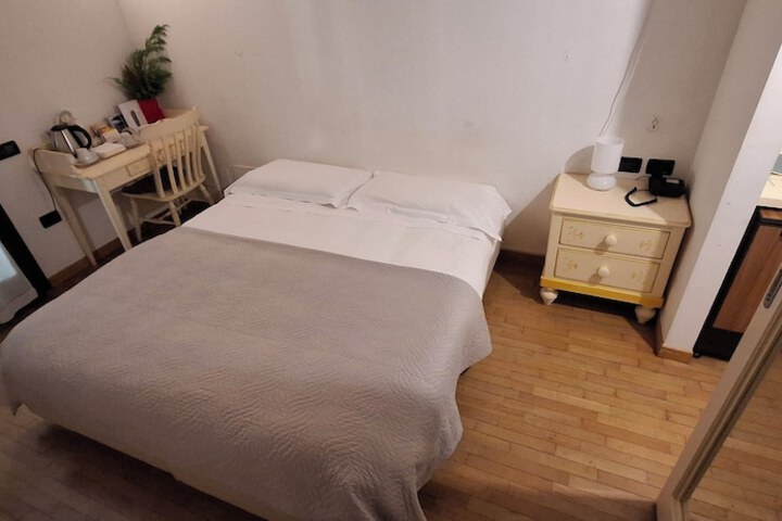 Room 8 of 39
