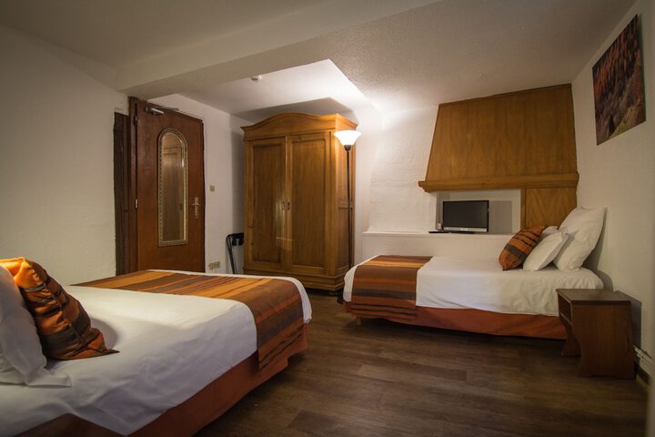 Room 13 of 25