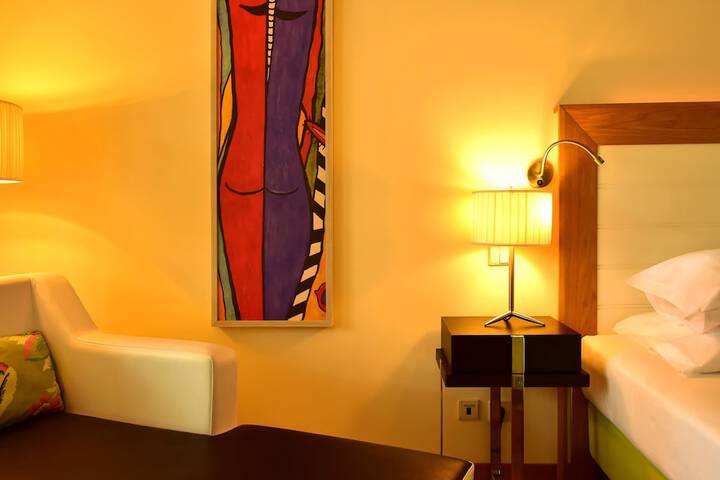 Room 8 of 25