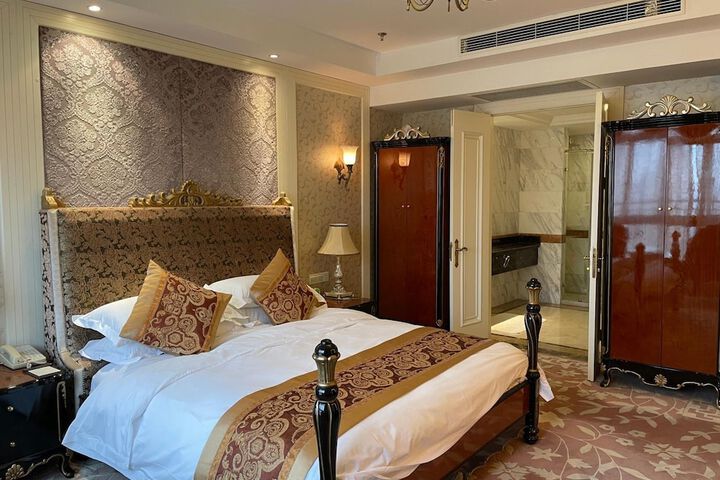 Room 12 of 48