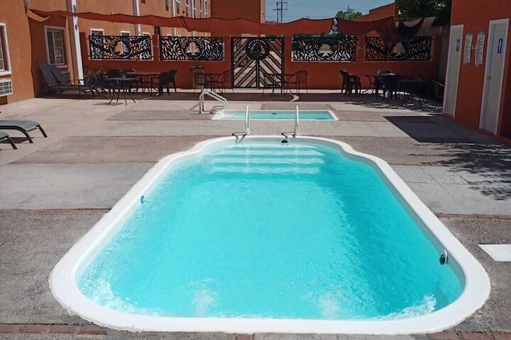 Pool 33 of 77